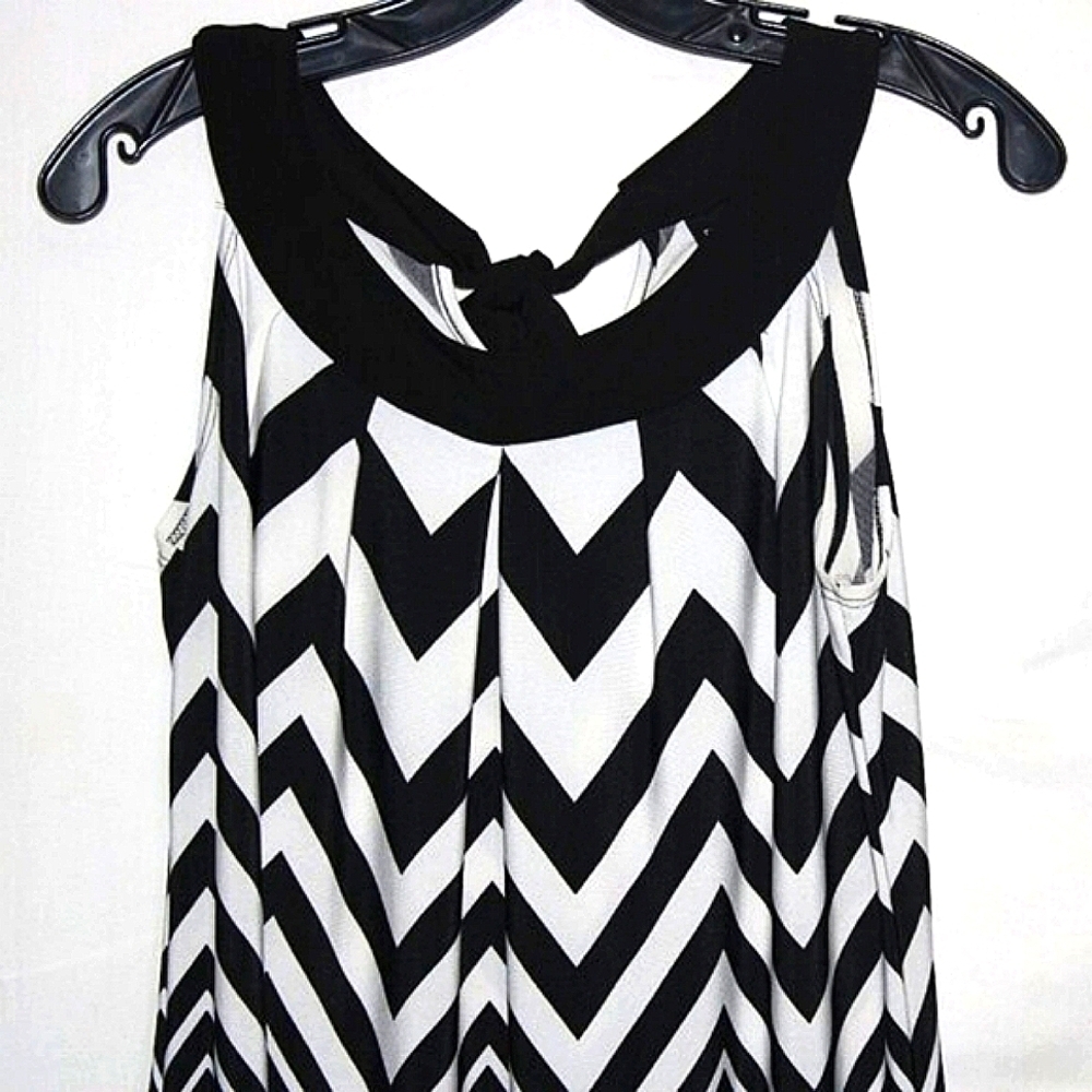 Enfocus Studio Black White Chevron Print Halter Dress – Size 10